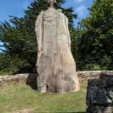 305-Menhir-de-St.-Uzec,-Bretagne,-Frankreich-Juni-2024.jpg